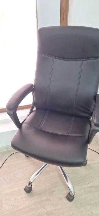 Scaun Birou Ergonomic Tip Director – Piele Ecologică Neagră, Bază Cromată