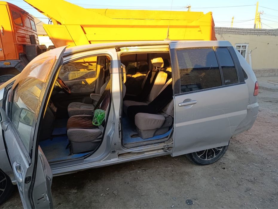 Nissan Liberty 1999 жылғы