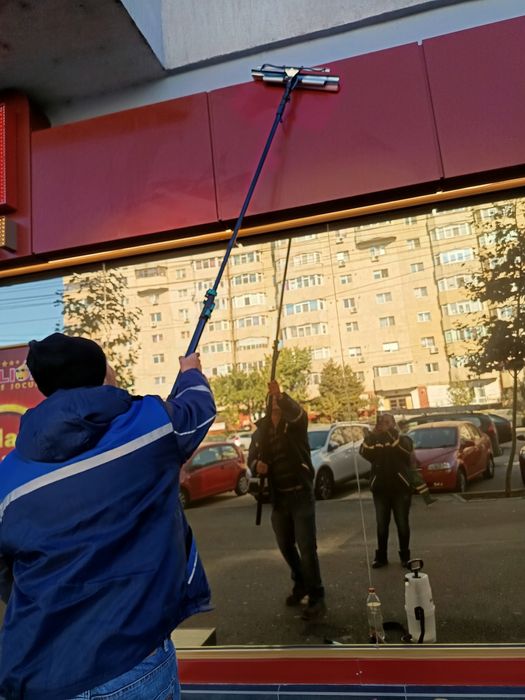 Spălat. Curățat geamuri