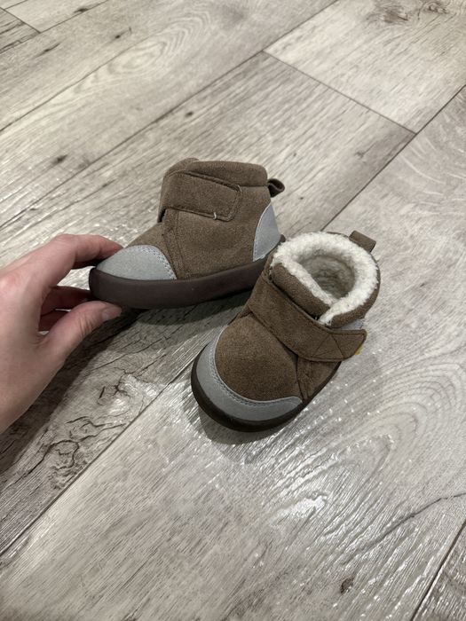 Продам обувь детскую