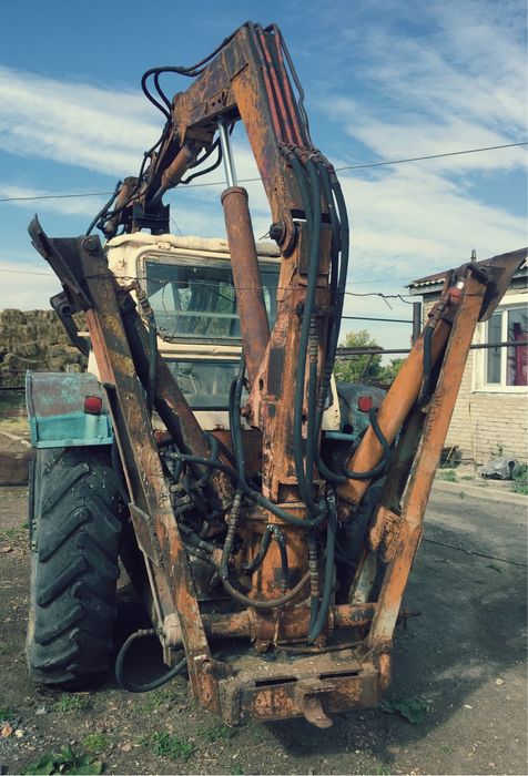 Погрузчик-экскаватор
