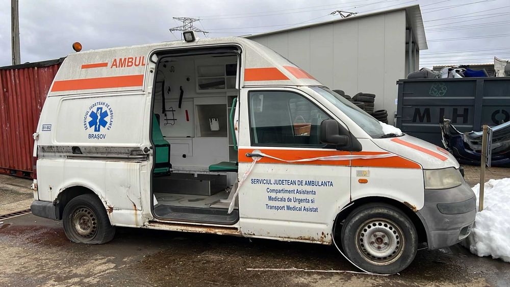 Dezmembram autovehicule pentru serviciu ambulanta