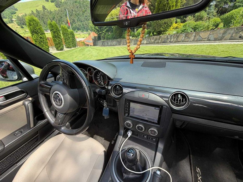 Masina Mazda MX5