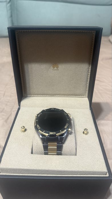 Huawei Watch Ultimate Design Gold – Cutie originală – Model Premium