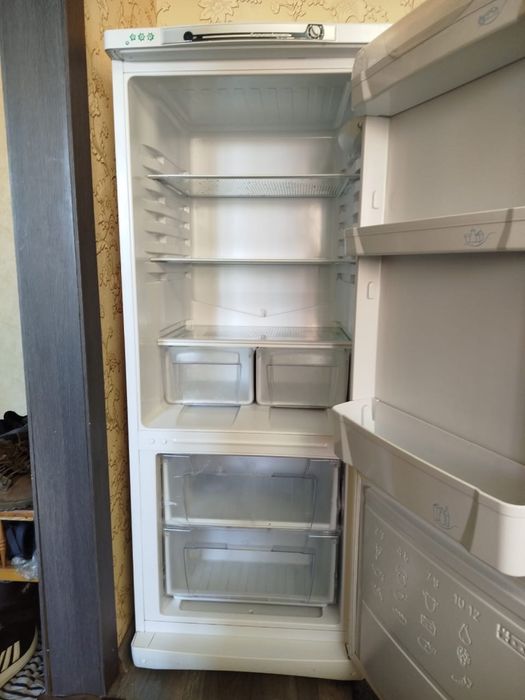 Продам холодильник Indesit