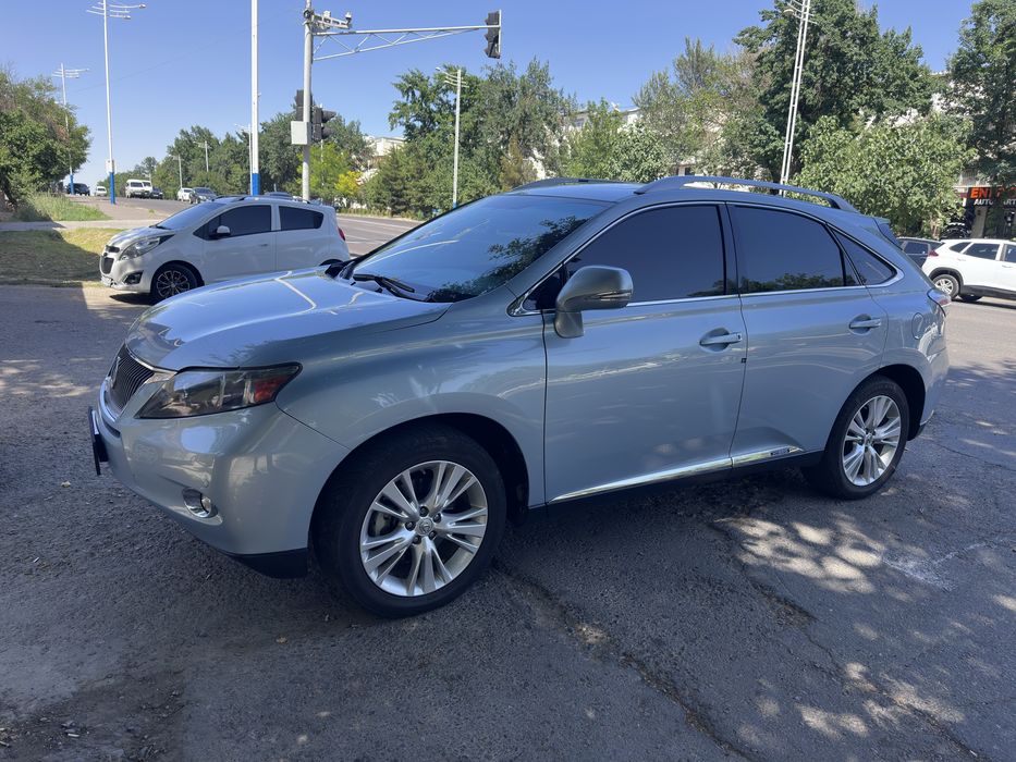 Продается или в аренду Lexus RX450H машина гибридная и экономичная