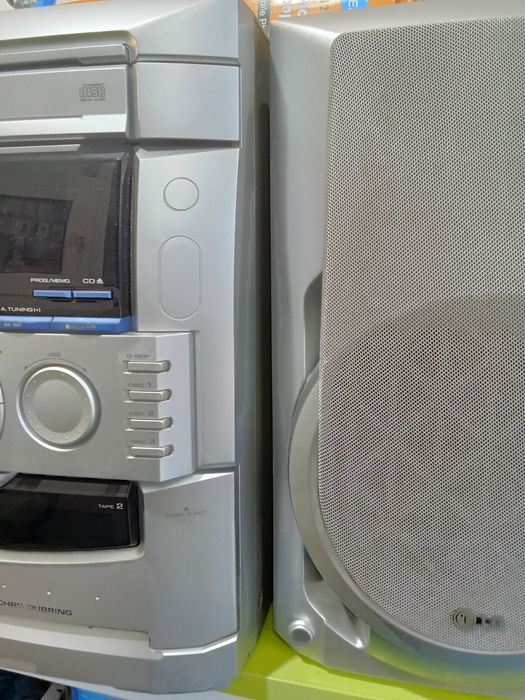Продам музыкальный центр LG.