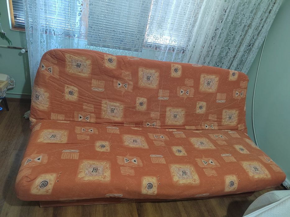 Canapea extensibila cu lada de depozitare