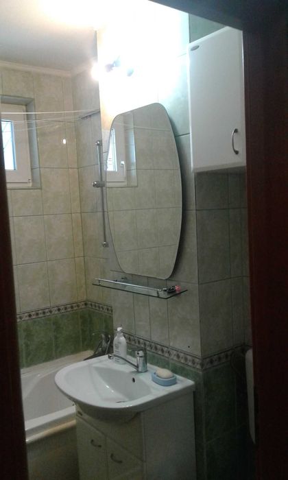 Inchiriem apartament cu 2 camere, 50 m2, decomandat, complet mobilat, utilat, balcon inchis, strada Progresului, Maratei. Exclus animale de companie.