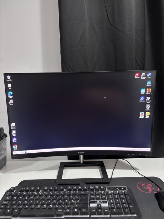 PC Gaming Ryzen 7 1700X / RX 580 8GB / 16GB RAM + Monitor Philips 27”