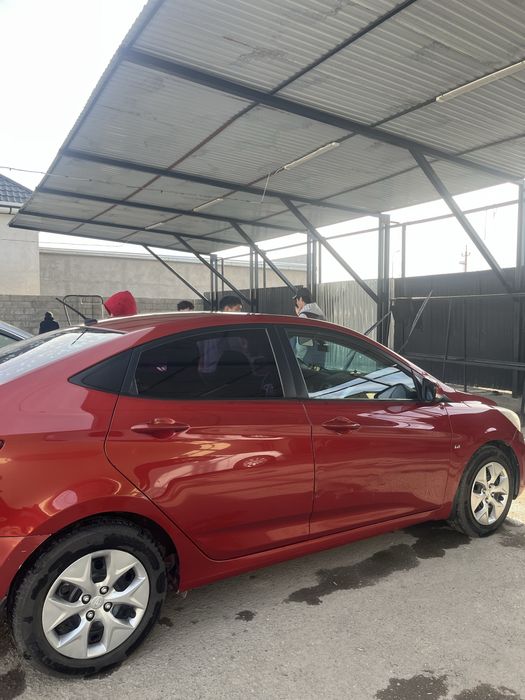 Hyundai Accent машина