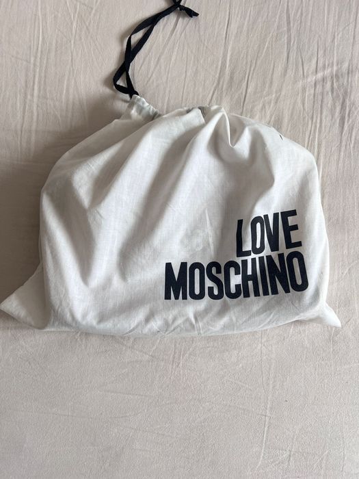 Geanta de umar Moschino
