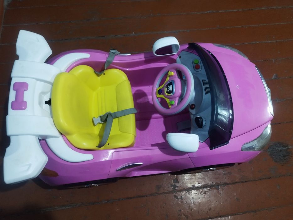 Продаю детскую машинку б/у.