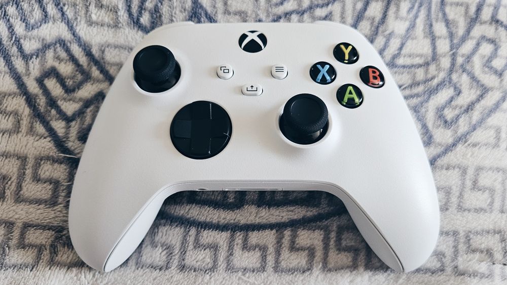 Продам Xbox series S (комплект)