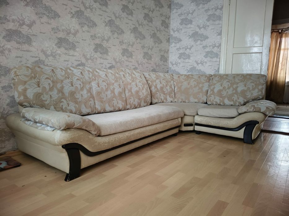 Продается угловой диван и кресло б/у