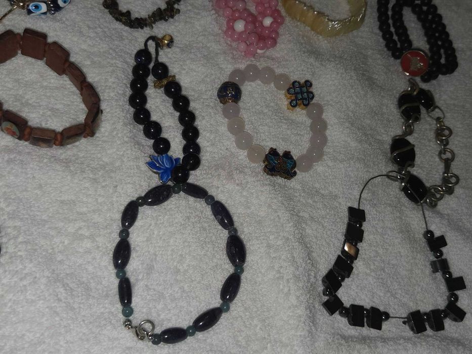 Lot vintage de 19 bratari diverse