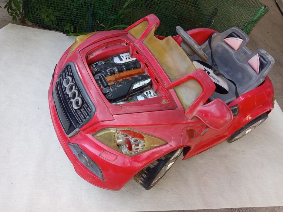 Продам детскую машину.