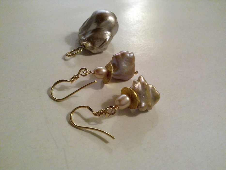 set argint aurit si perle baroc,cercei si pandantiv