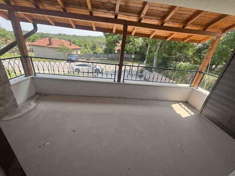 Продава се Къща в Божурище - 300 кв.м за 1200 €/кв.м - Снимка #1