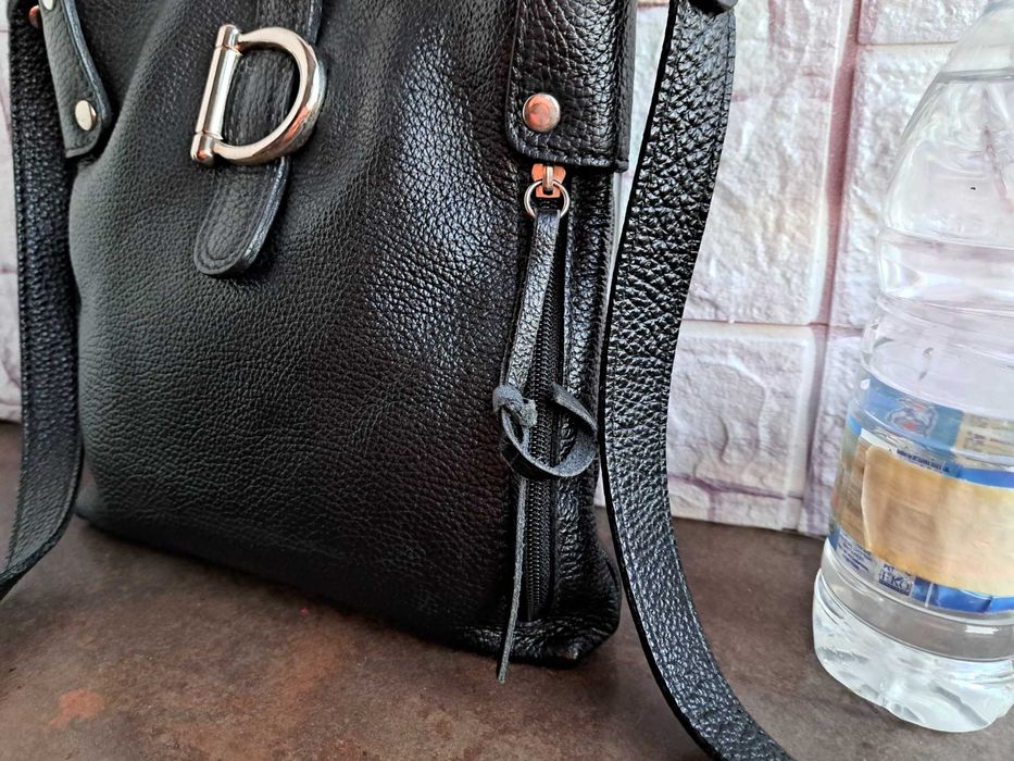 мъжка чанта,черна кожена чантичка-естествена кожа,,малка