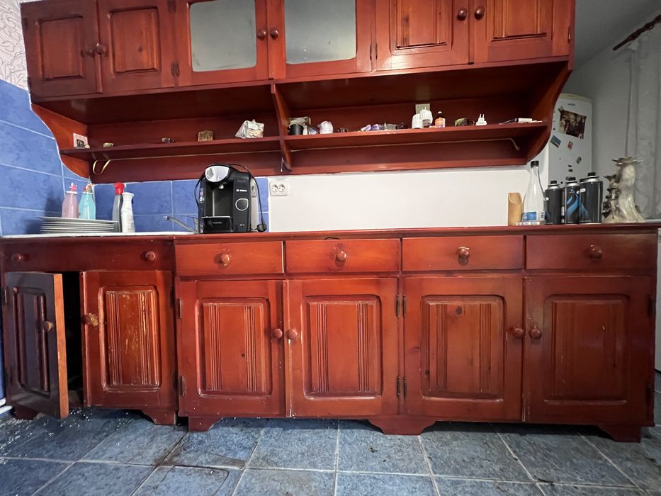 Mobila din lemn masiv