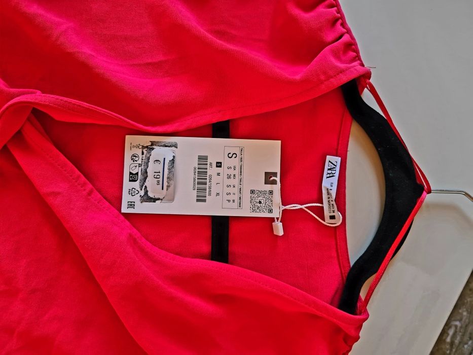 Top petrecut Zara
