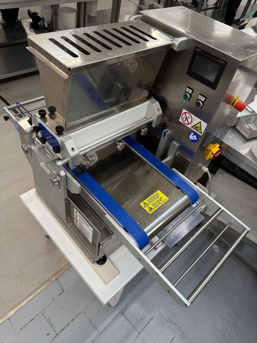 Masina de turnat eclere, macarons, fursecuri