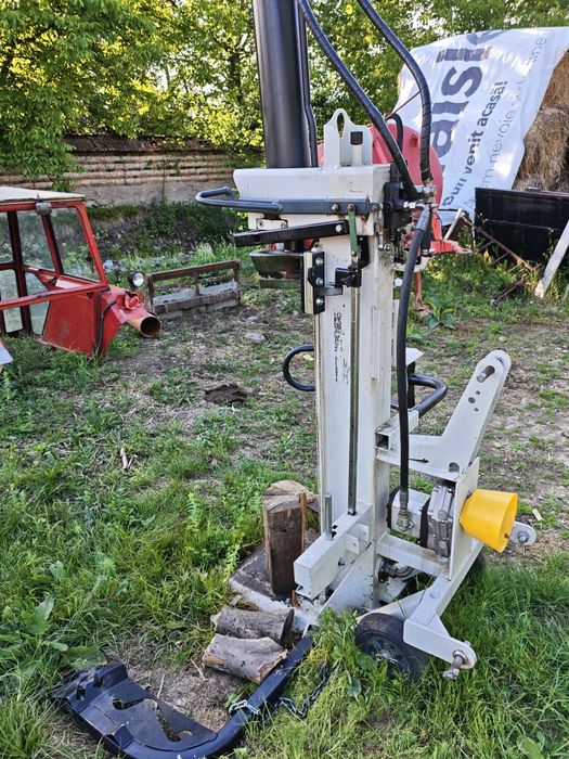 Crapător lemne hidraulic(crepator, despicator)30  tone