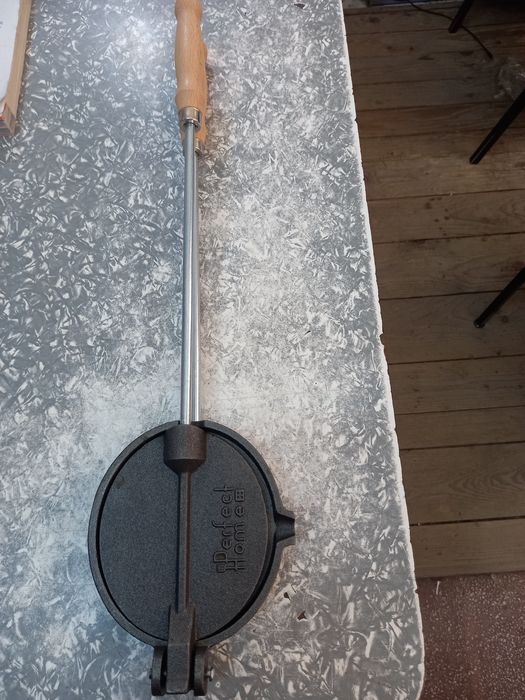 Picurator 129  lei, presă fontă pentru fript slănină