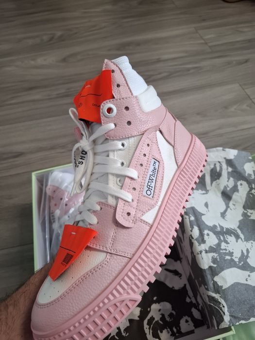 Off White 3.0. Roz .  700 RON.  36 -42
