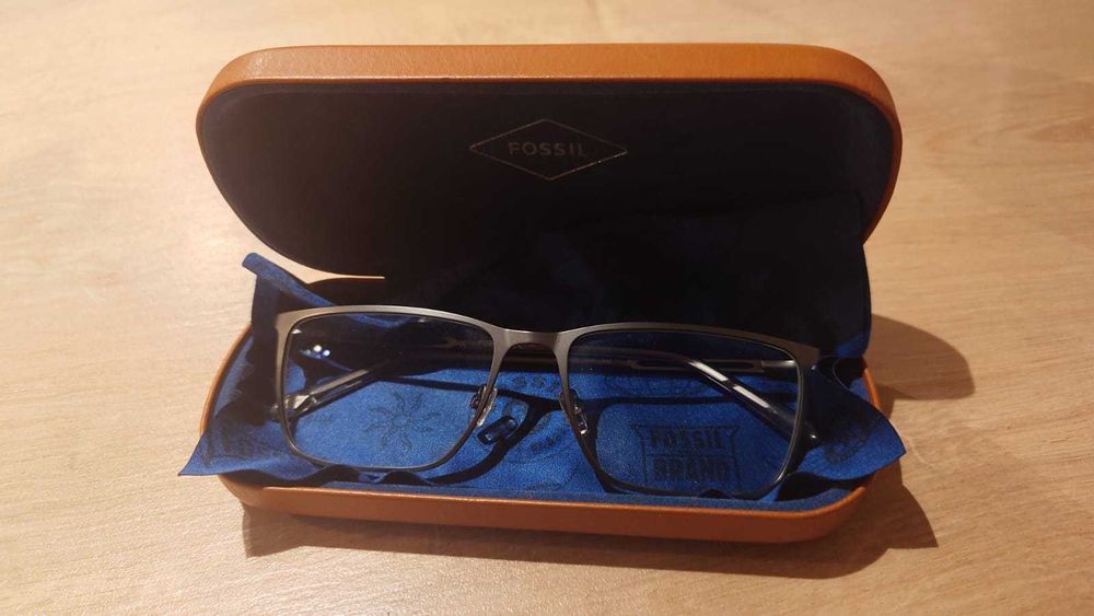 Ochelari vedere Fossil, rama metalica si lentile essilor +0,50, ambele