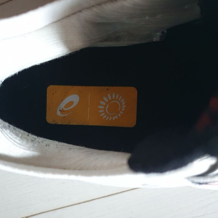 Adidasi  Asics Austria