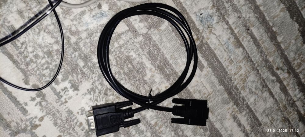 Кабель HDMI и VGA.