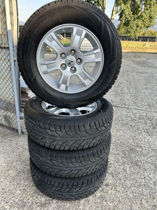 Лети джанти с нови гуми от Mitsubishi, размер 215/70/R16 100T M+S.