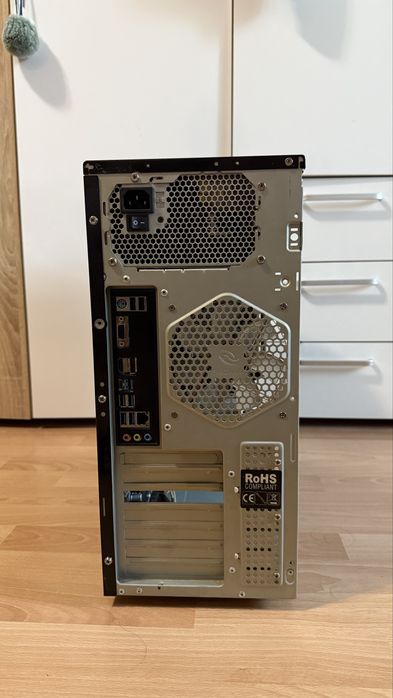 Компютър с Ryzen 3 2200G