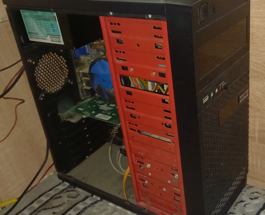 Komplekt Kompyuter hamda qo'shimcha monitor sotiladi