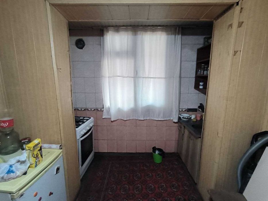 Sotiladi 1/1/4 kvartira Yunusobod 7 kvartal, AQSH elchixonasi oldida.