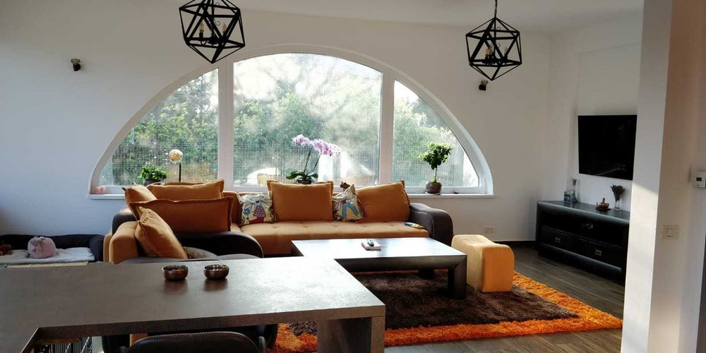 Casă modernă 3 camere de închiriat în Tunari