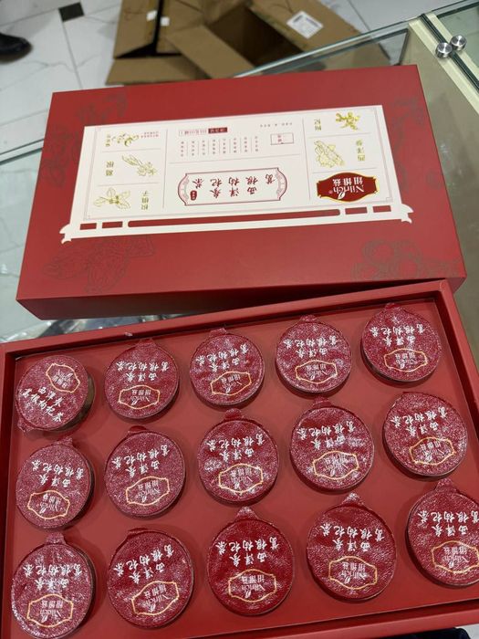 G'arbiy Tailand va Yapon Kudzu ildizi va Goji rezavorlar choyi