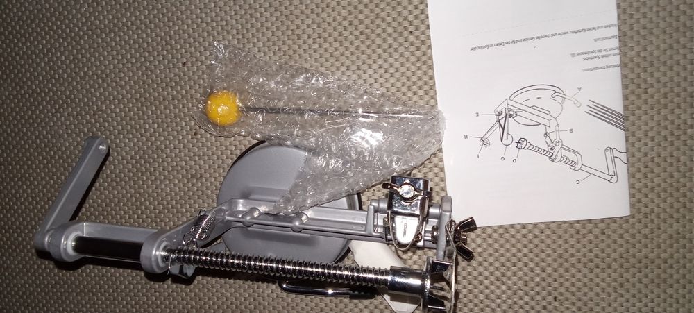 Vând mașina de curățat și spiralat cartofi