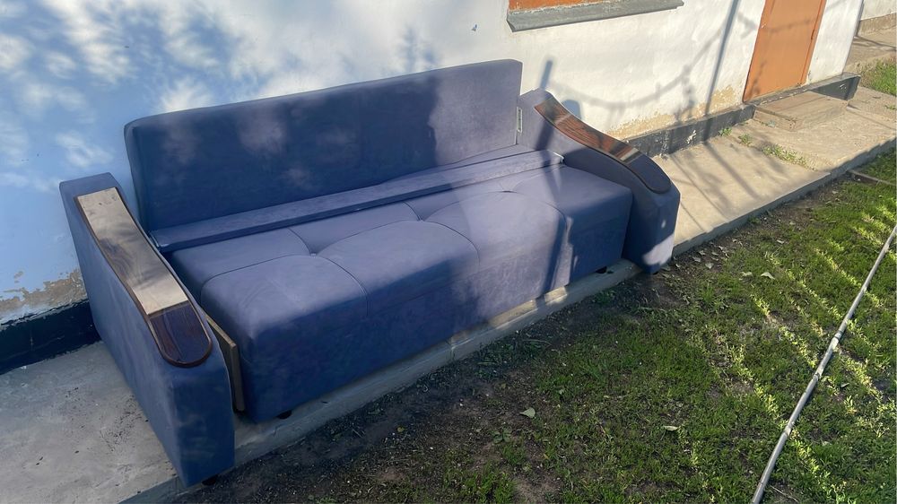 Продам диван обеих за 20 тыс отдадим