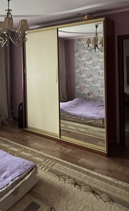Продам б/у шкафы стол кровать