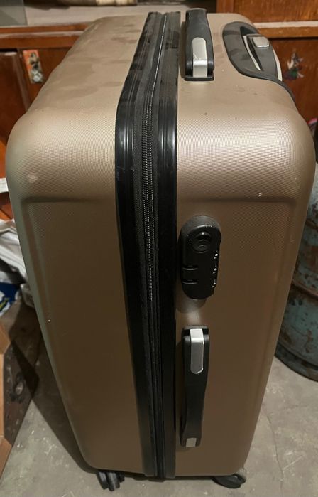 Куфар с твърди страни поликарбонат