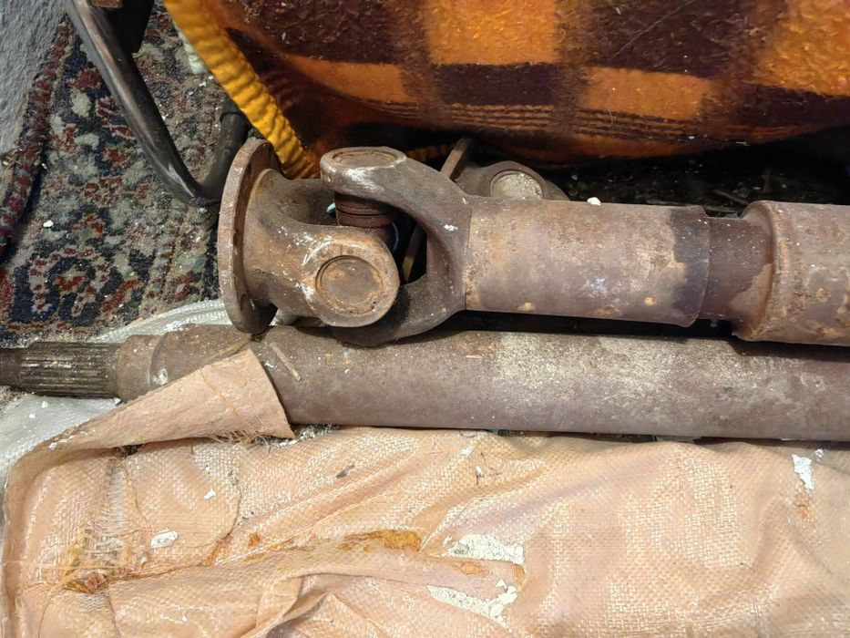 Продавам кардан за камион IFA