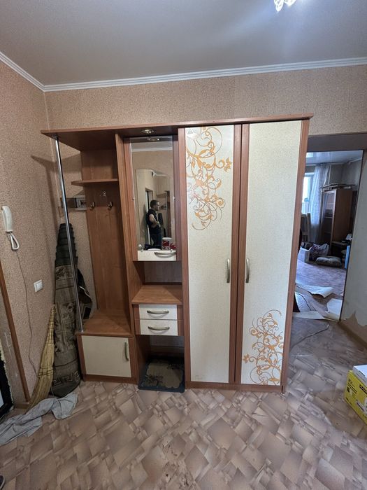 Продам шкаф в прихожую