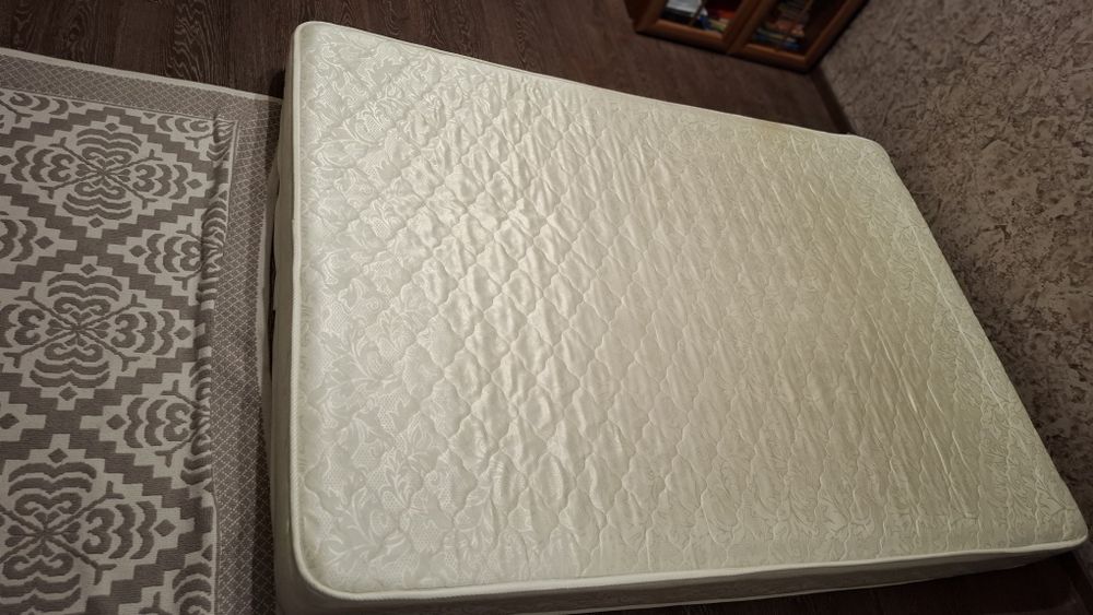 Продам матрас! В отличном состоянии!