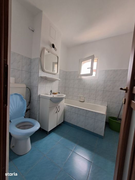 Vând apartament 2 camere, etaj 2,cu 2 balcoane, mobilat