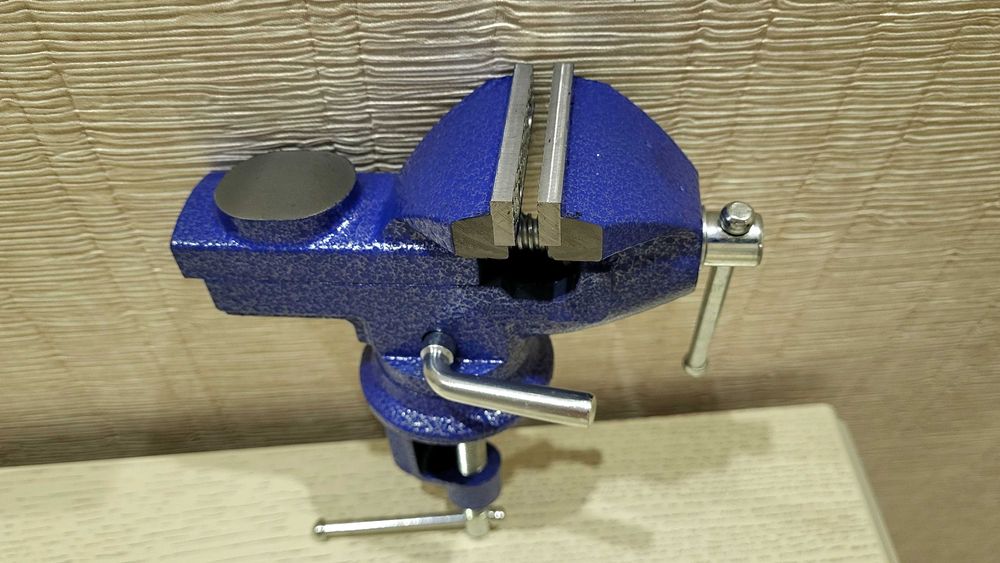 Тиски настольные