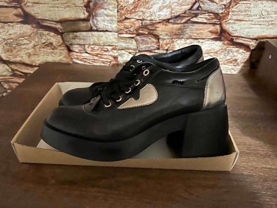 Дамски обувки от естествена кожа