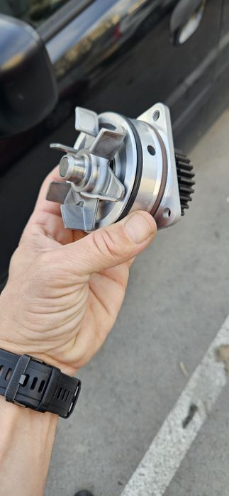 Водна помпа  за  Инфинити и други коли